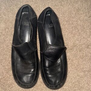 SO Women's Black Leather Loafers size 11